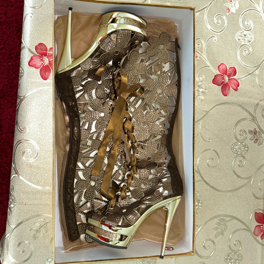 Juicy Couture Gold and Brown Lace Up Boots